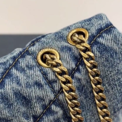 SAINT LAURENT LOULOU PUFFER TASCHE AUS GESTEPPTER VINTAGE-DENIM
