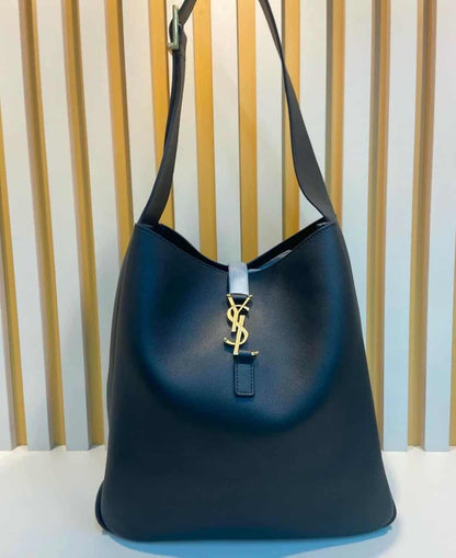 YVES SAINT LAURENT KLEINE HANDTASCHE AUS GENARBTEM LEDER
